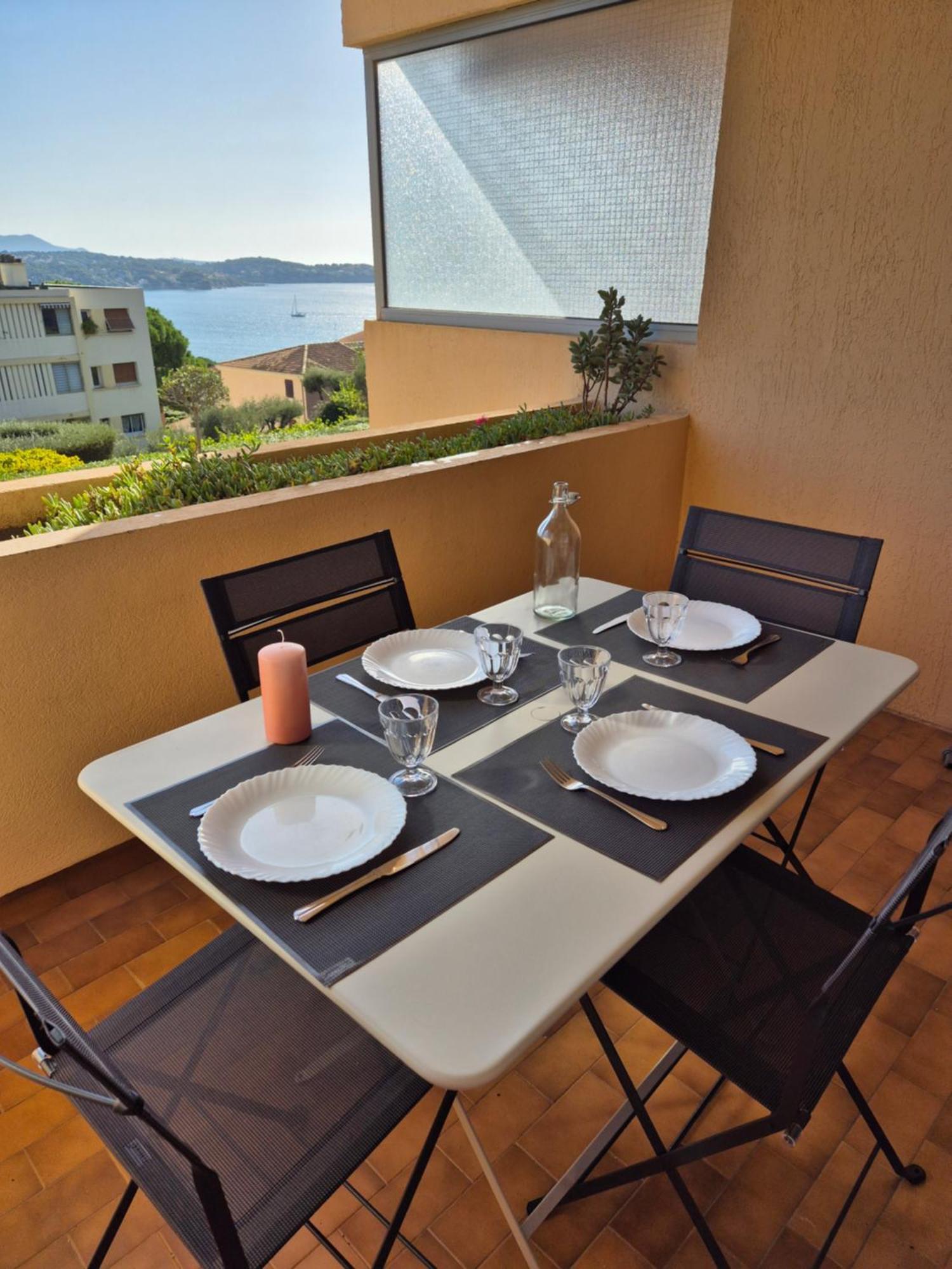 T2 Vue Mer Dans Residence Calme / T2 Sea View In A Quiet Residence Bandol Esterno foto